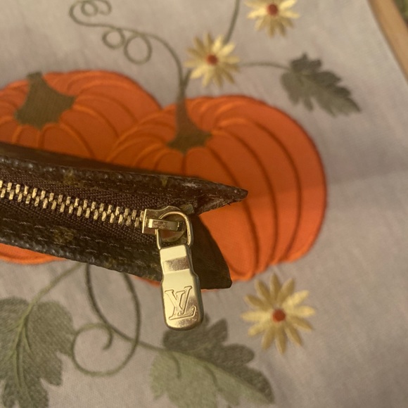 SOLD Louis Vuitton Large Bucket Pouch SOLD - Picture 7 of 8